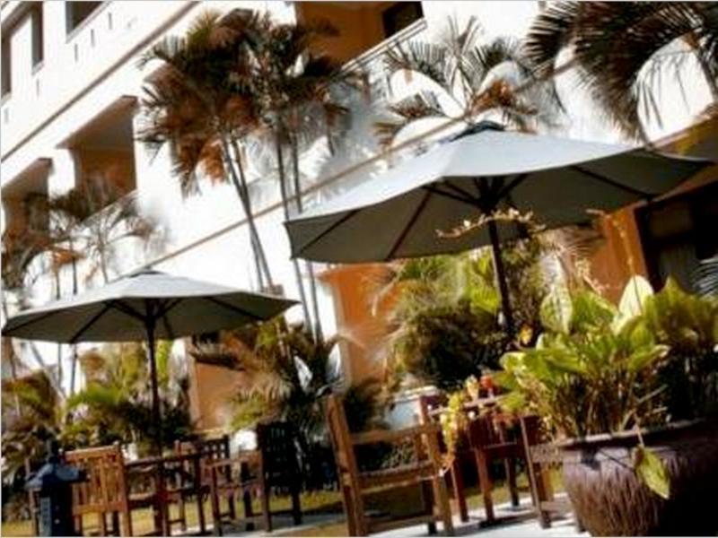 Rayz Hotel Malang Exterior foto