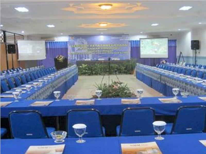Rayz Hotel Malang Exterior foto